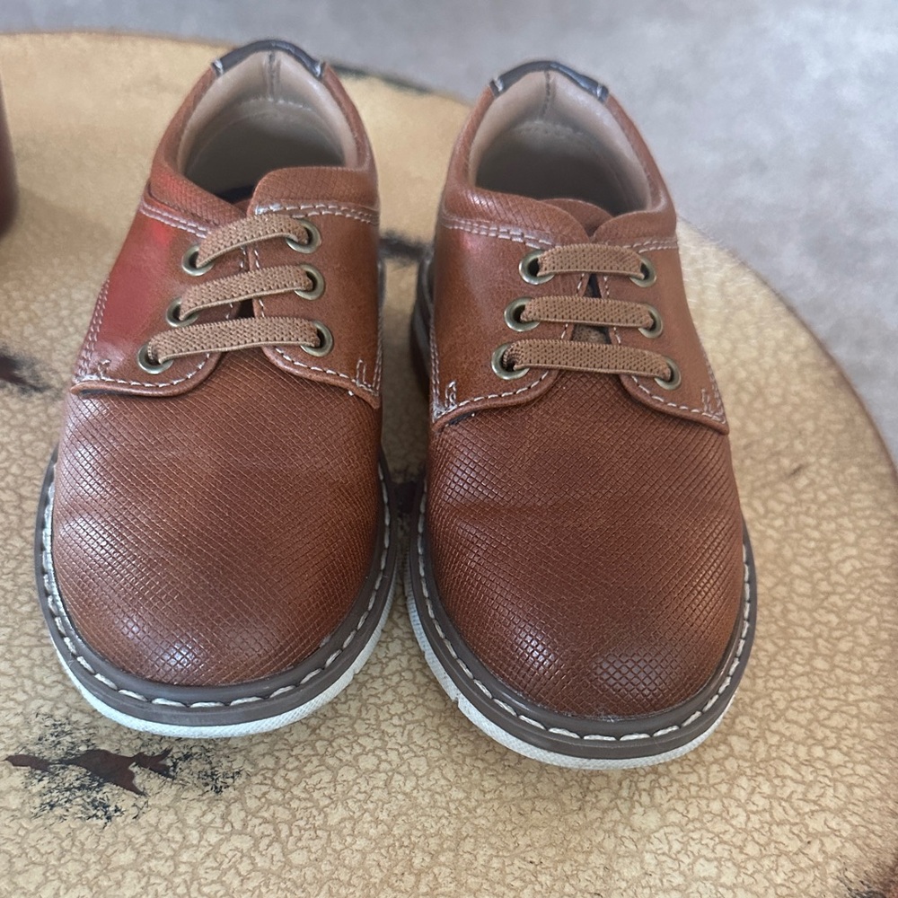 Ashford Hayes boys dress shoes in good condition with light wear.